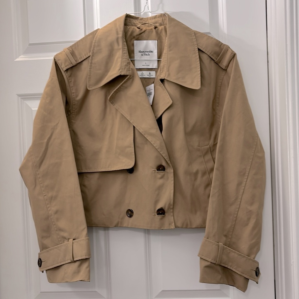 Abercrombie & Fitch Trench. NWT. Large. Tan